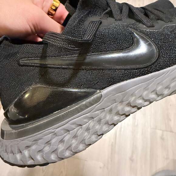 Nike Epic React Flyknit 2 Sneakers - Picture 9 of 9